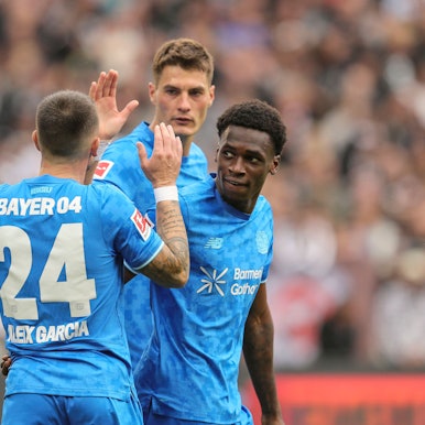 Foto : Torjubel beim 1-2 Siegestreffer von Ernest POKU Leverkuen. links Aleix GARCIA , hinten Patrik Schick Fussball 1. Bundesliga , 5. Spieltag am Sa. 27.09.2025 FC St. Pauli - Bayer 04 Leverkusen 1 - 2 *** Photo Goal celebration at the 1 2 winning goal by Ernest POKU Leverkuen left Aleix GARCIA , back Patrik Schick Soccer 1 Bundesliga , Matchday 5 on Sat 27 09 2025 FC St Pauli Bayer 04 Leverkusen 1 2