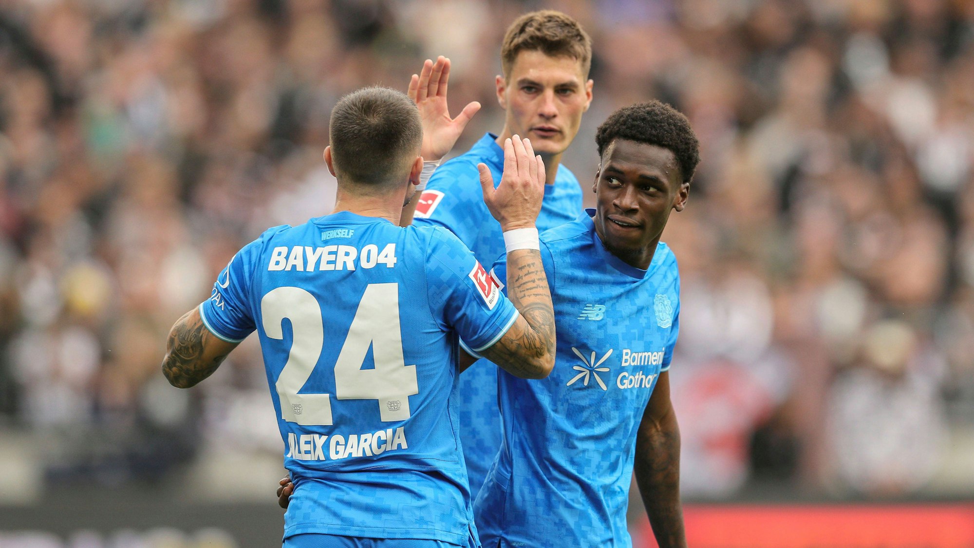 Foto : Torjubel beim 1-2 Siegestreffer von Ernest POKU Leverkuen. links Aleix GARCIA , hinten Patrik Schick Fussball 1. Bundesliga , 5. Spieltag am Sa. 27.09.2025 FC St. Pauli - Bayer 04 Leverkusen 1 - 2 *** Photo Goal celebration at the 1 2 winning goal by Ernest POKU Leverkuen left Aleix GARCIA , back Patrik Schick Soccer 1 Bundesliga , Matchday 5 on Sat 27 09 2025 FC St Pauli Bayer 04 Leverkusen 1 2