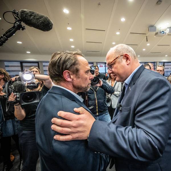 Faire Kontrahenten: Uwe Richrath (l.) und Stefan Hebbel nach der Wahl.
