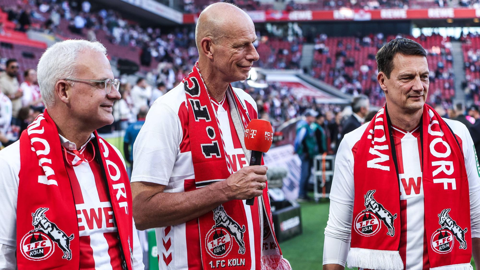 Jörg Alvermann, Jörn Stobbe und Ulf Sobek bei ihrem ersten Auftritt im Rhein-Energie-Stadion nach der Wahl.