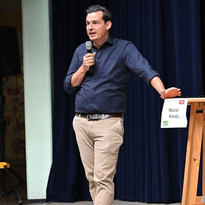 Marcel Kreutz während einer Wahlkampfveranstaltung - die Wahl ist vorbei. Die Frage ist nun: Wie geht es in der Gladbacher Politik weiter.