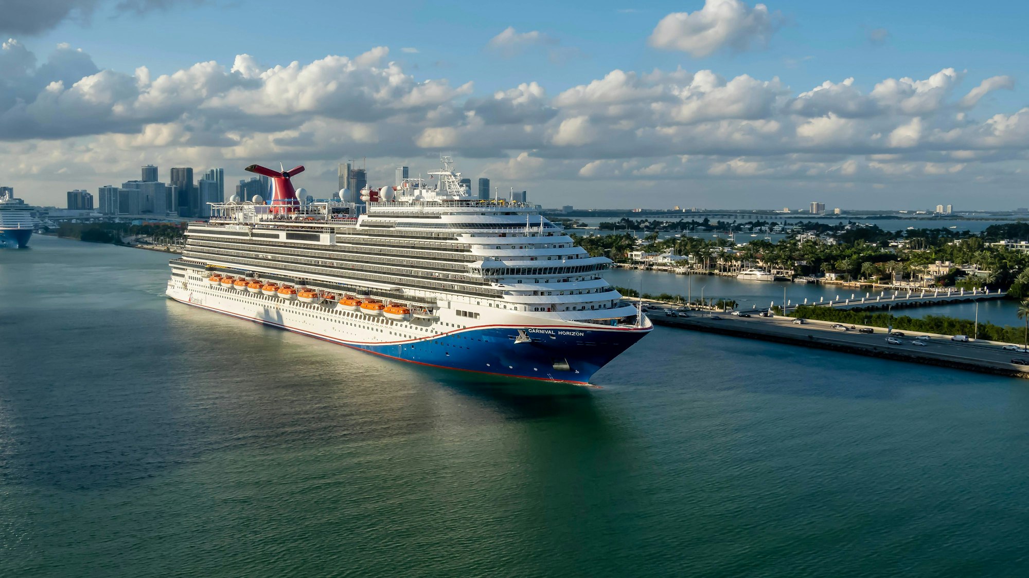 Das Kreuzfahrtschiff „Carnival Horizon“, auf dem die Frau unterwegs war. (Symbolbild)