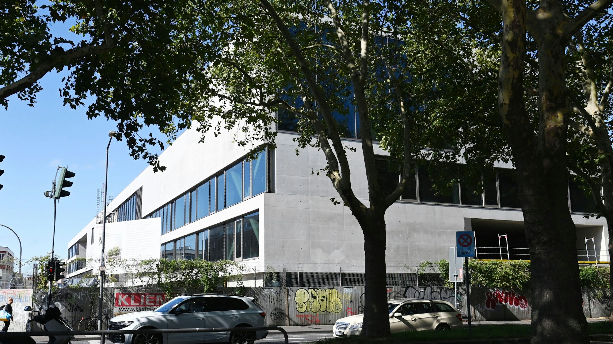 Die Baustelle für die neuen Gebäude der Heliosschule in Ehrenfeld.