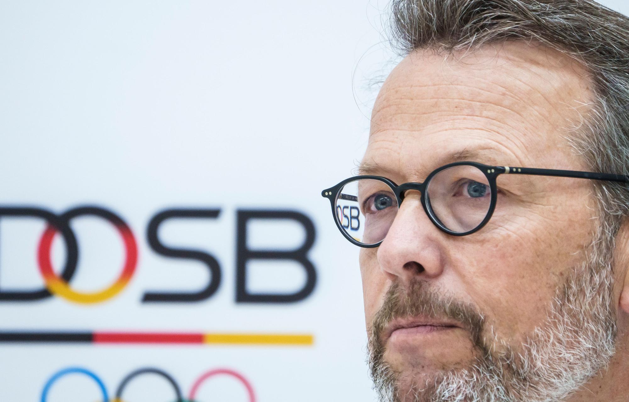11.09.2025, Hessen, Frankfurt/Main: Otto Fricke, neuer Vorstandsvorsitzender des Deutschen Olympischen Sportbundes (DOSB), sitzt bei einem Pressegespräch. Foto: Andreas Arnold/dpa +++ dpa-Bildfunk +++