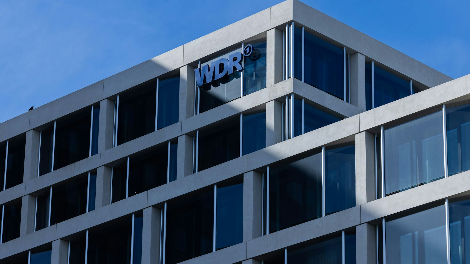 23.09.2025, Nordrhein-Westfalen, Köln: Blick auf den Neubau des Filmhauses des Westdeutschen Rundfunks (WDR). Das Filmhaus soll zu einem integrierten Medienhaus mit Redaktions-, Produktions- und Fernsehbereichen ausgebaut werden. Foto: Rolf Vennenbernd/dpa +++ dpa-Bildfunk +++