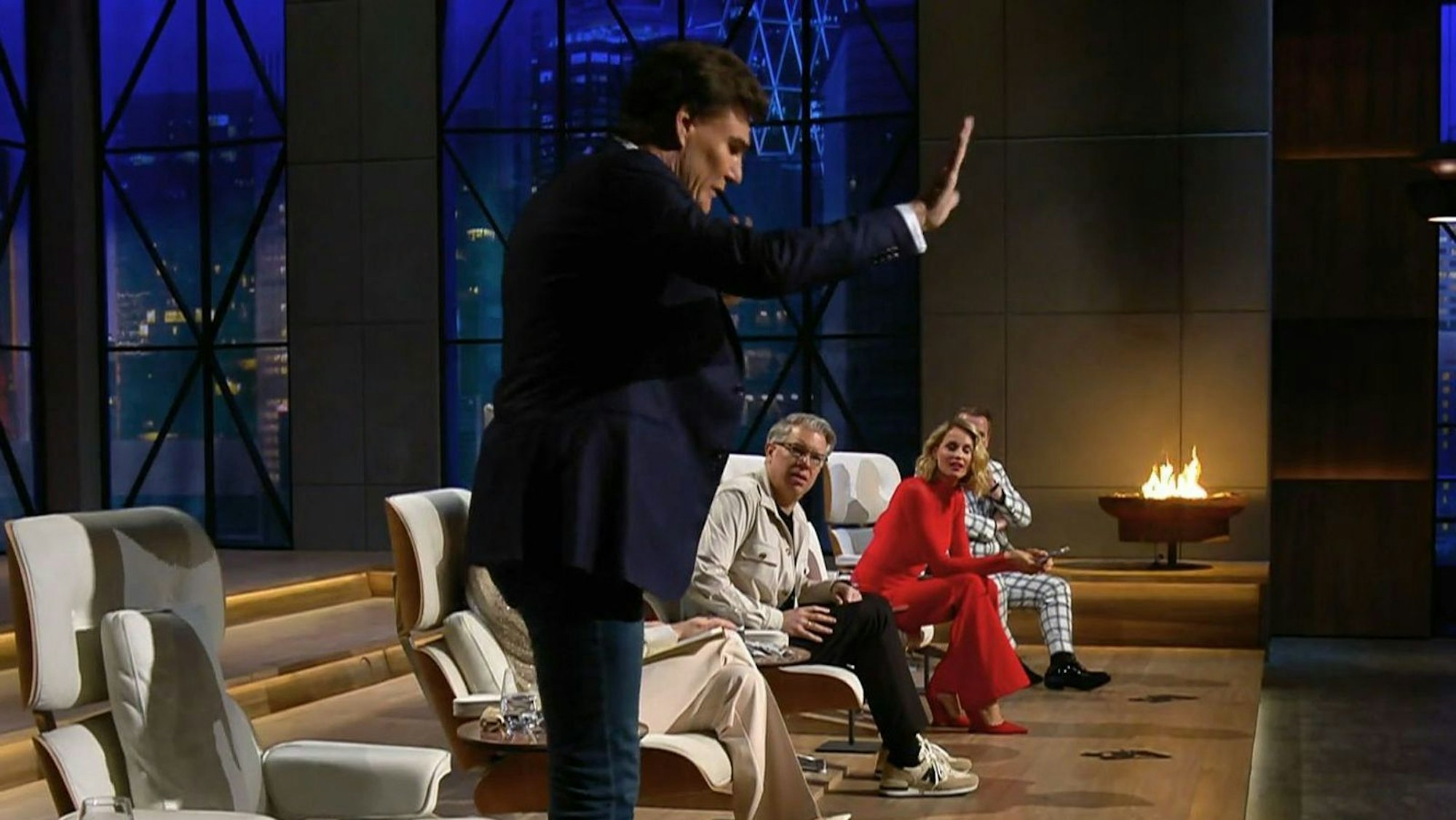 „Ihr wollt anscheinend keinen Deal“: Carsten Maschmeyer reißt mitten im Pitch der Geduldsfaden. (Bild: RTL)
