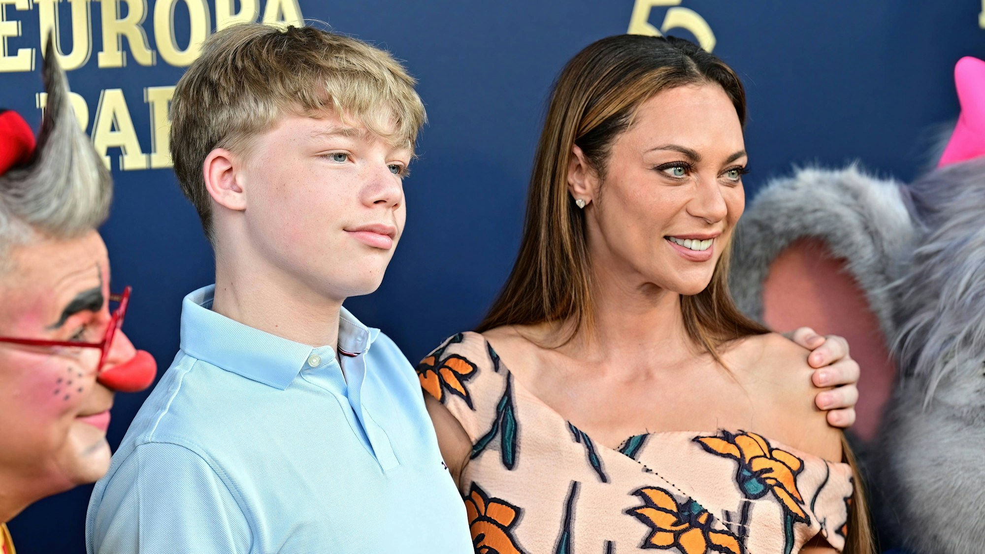 Lilly Becker und Boris Beckers Sohn Amadeus (l.) auf einer Feier im Europa-Park