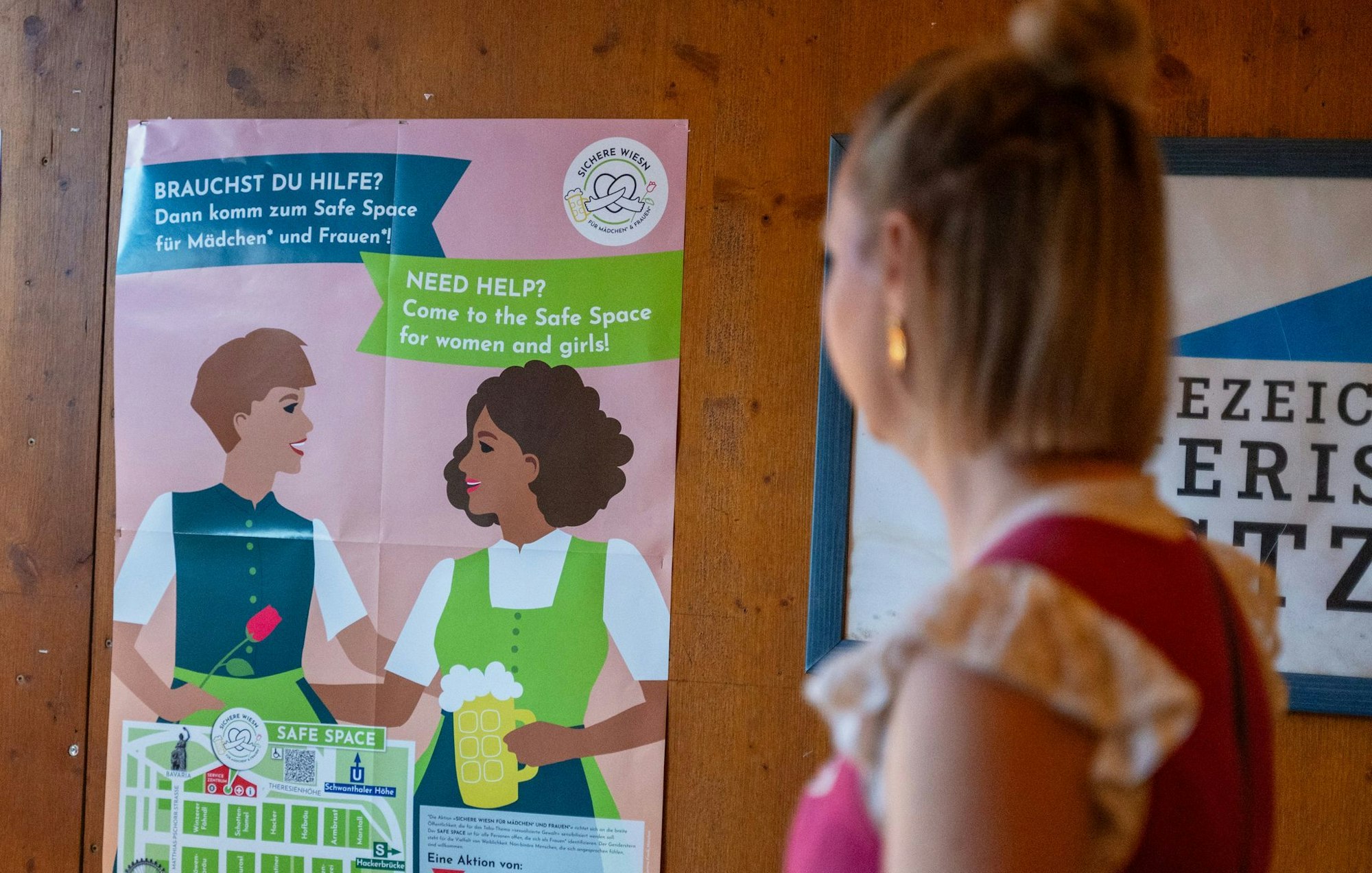Der «Safe Space» wirbt unter anderem mit Plakaten und Flyern (Archivbild).