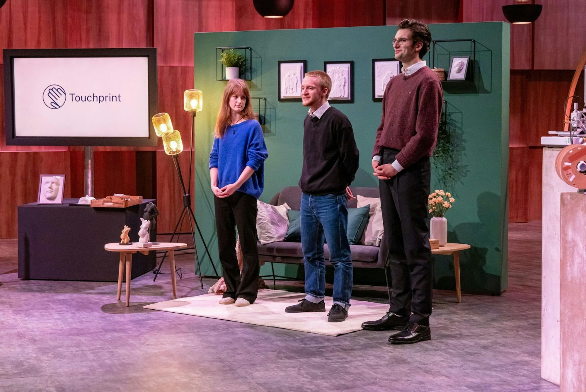 Mit den Fingern sehen: „Touchprint“ hat eine Lösung entwickelt, um 3D-Fassungen von Fotos zu drucken. Schöne Idee, aber kein Geschäft in der „Höhle der Löwen“. (Bild: RTL / Bernd-Michael Maurer)