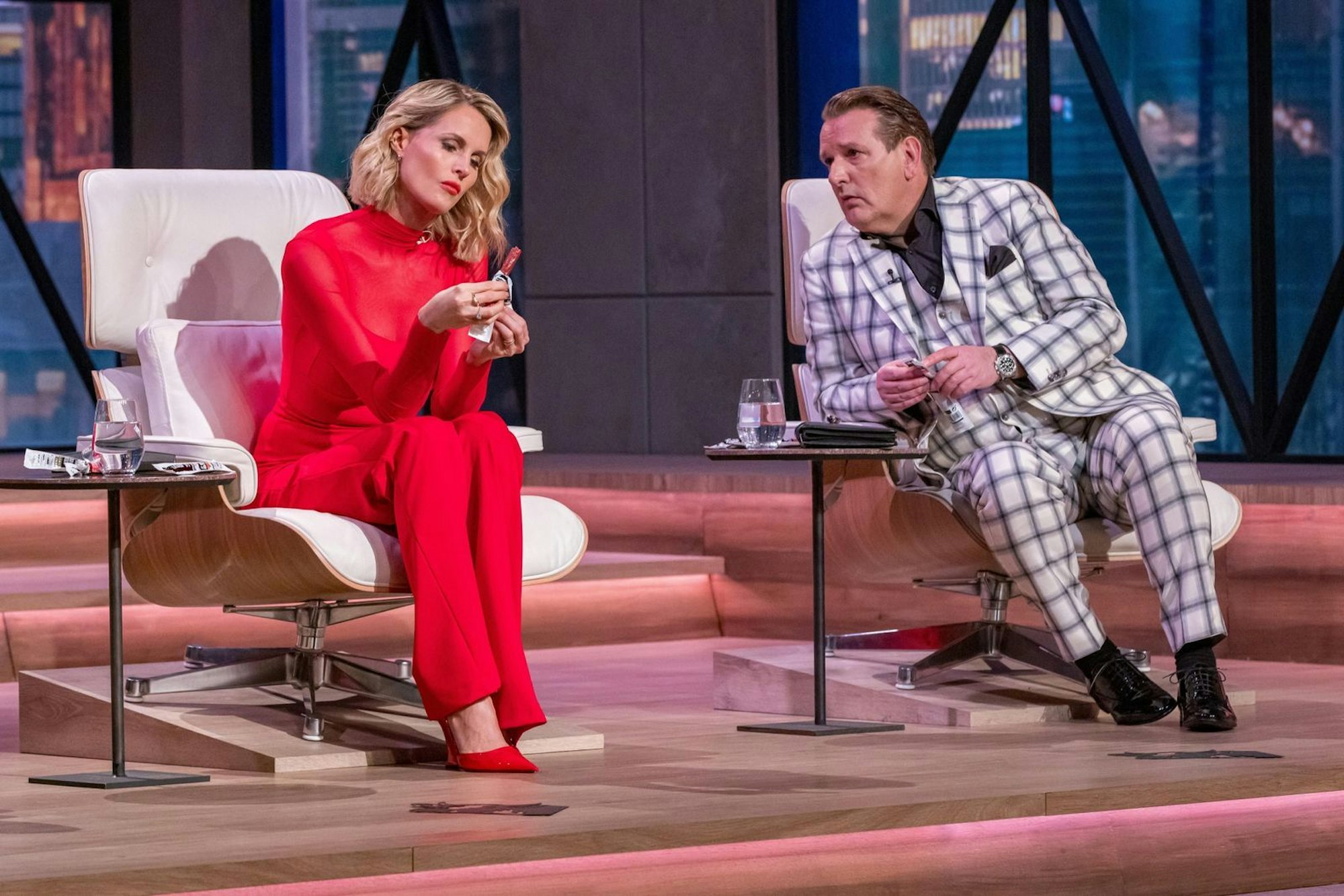 Janna Ensthaler investiert gern in nachhaltige Bio-Produkte. Auch ihr schmeckten die „Whacky“-Snacks. Doch die Art der Präsentation kam nicht gut an. (Bild: RTL / Bernd-Michael Maurer )