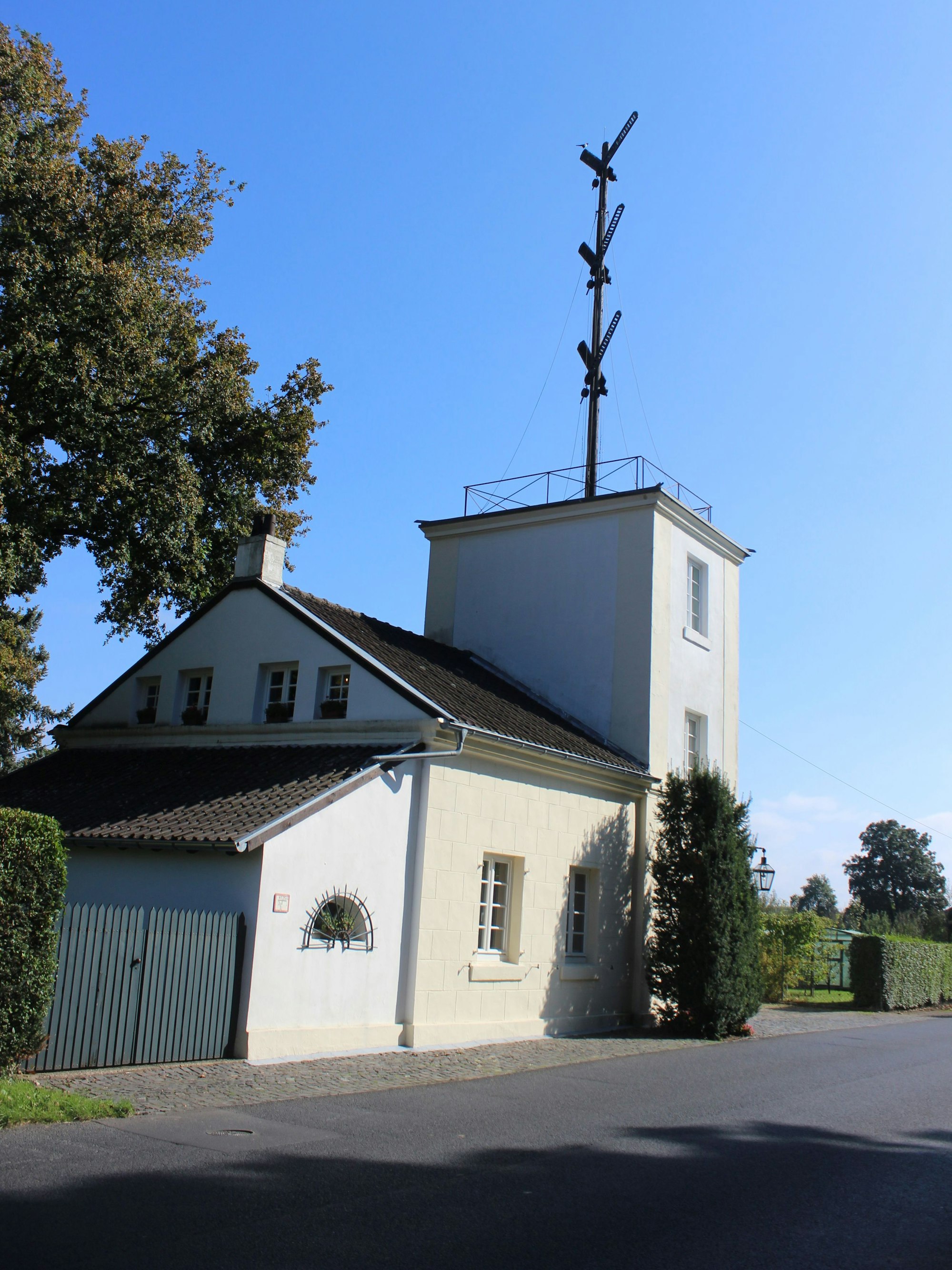 Gebäude in Flittard mit dem Telegraf