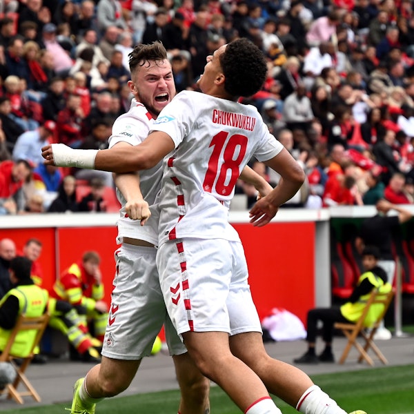 18.056.2025,Fussball-A-Junioren Bundesliga Finale
Bayer 04 Leverkusen - 1. FC Köln
links: Luis Stapelmann (Köln Torschütze zum 4:5)
rechts: Chinedu Chukwukelu (Köön)
Foto: Uli Herhaus