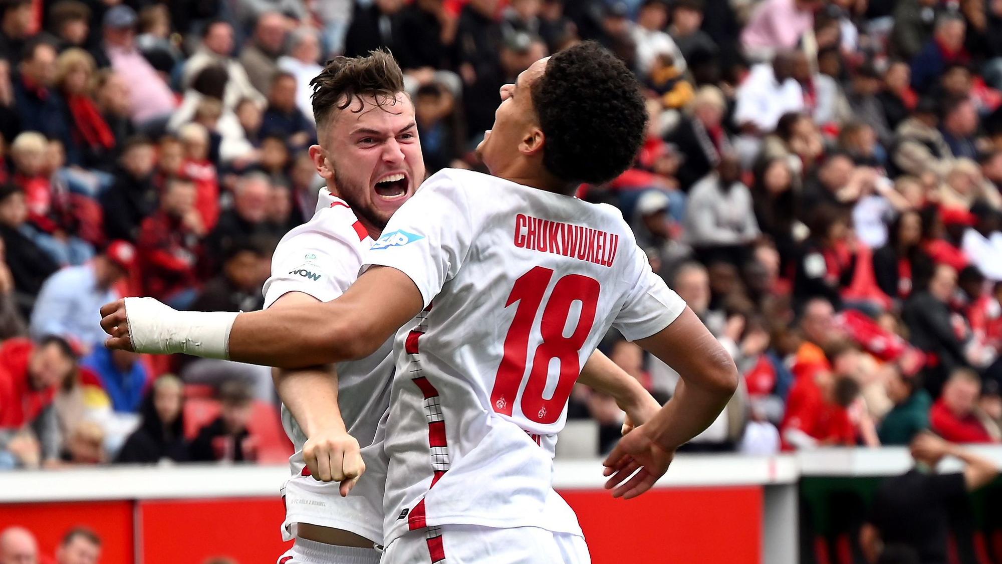 18.056.2025,Fussball-A-Junioren Bundesliga Finale
Bayer 04 Leverkusen - 1. FC Köln
links: Luis Stapelmann (Köln Torschütze zum 4:5)
rechts: Chinedu Chukwukelu (Köön)
Foto: Uli Herhaus