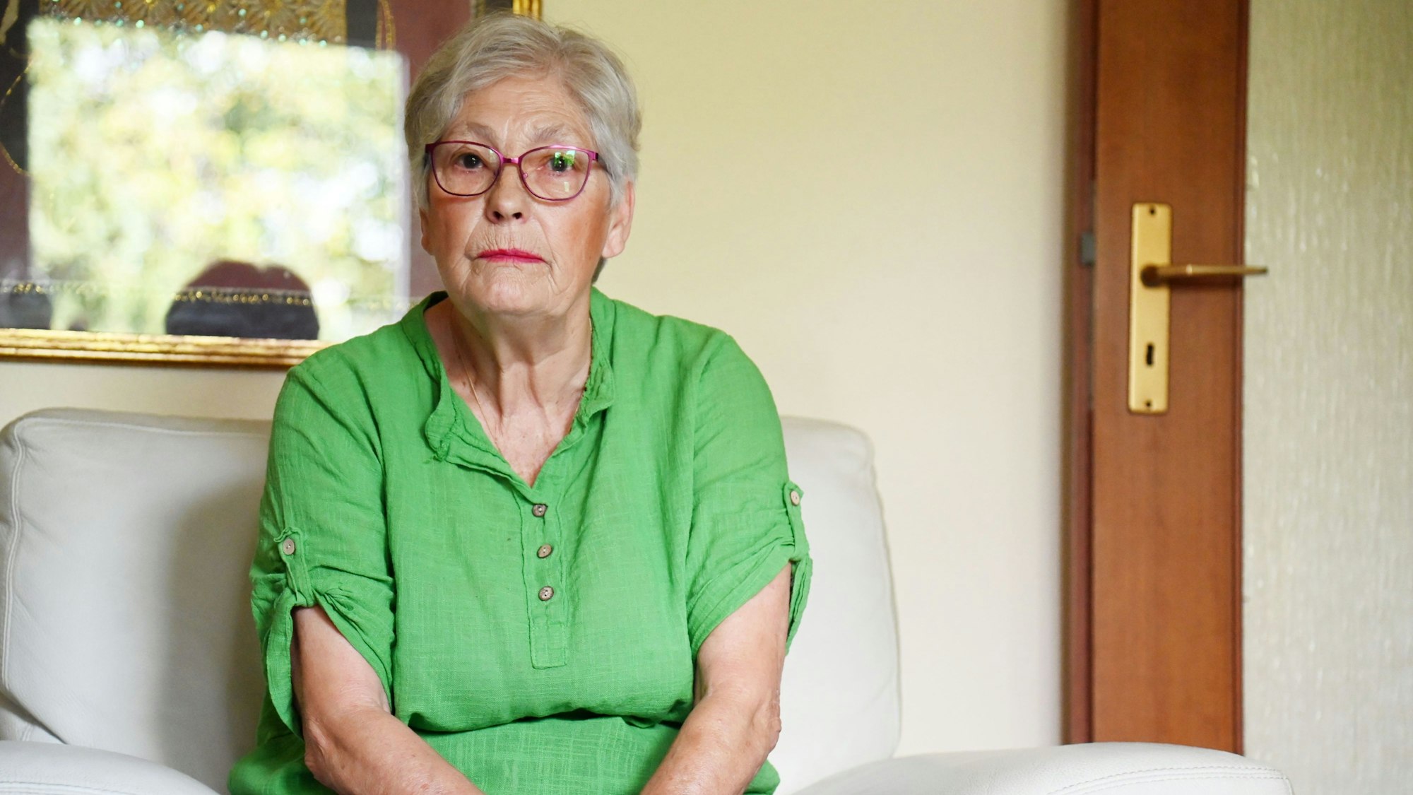 Das Rentensystem ist in der Krise. Karin ist Rentnerin. Sie hat 40 Jahre in der Pflege gearbeitet. Jetzt ist sie altersarm.