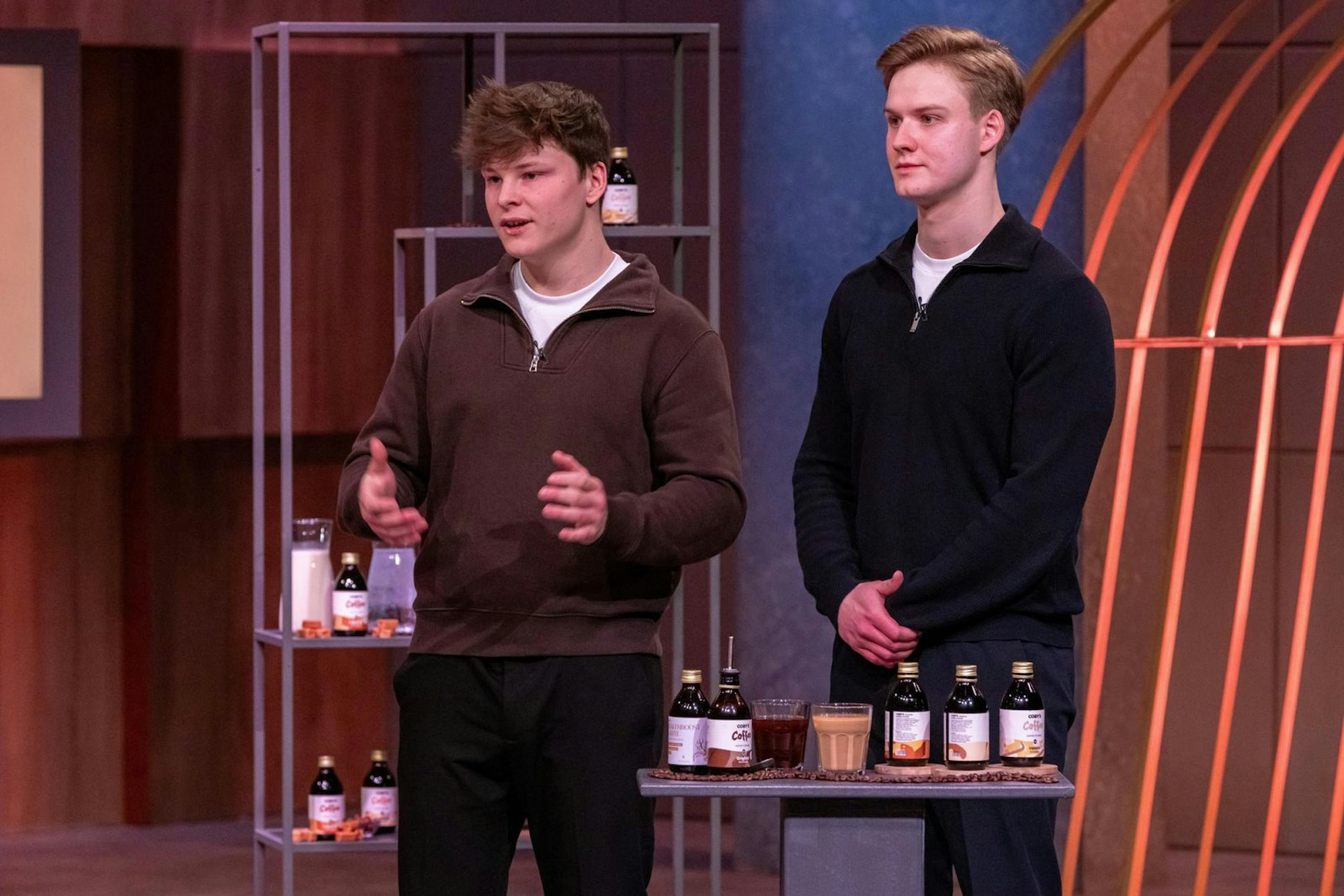 Die Gründer von „Coby's“ durften sich dann ausführlich erklären, überzeugten das Löwen-Team letztlich aber nicht. (Bild: RTL / Bernd-Michael Maurer)
