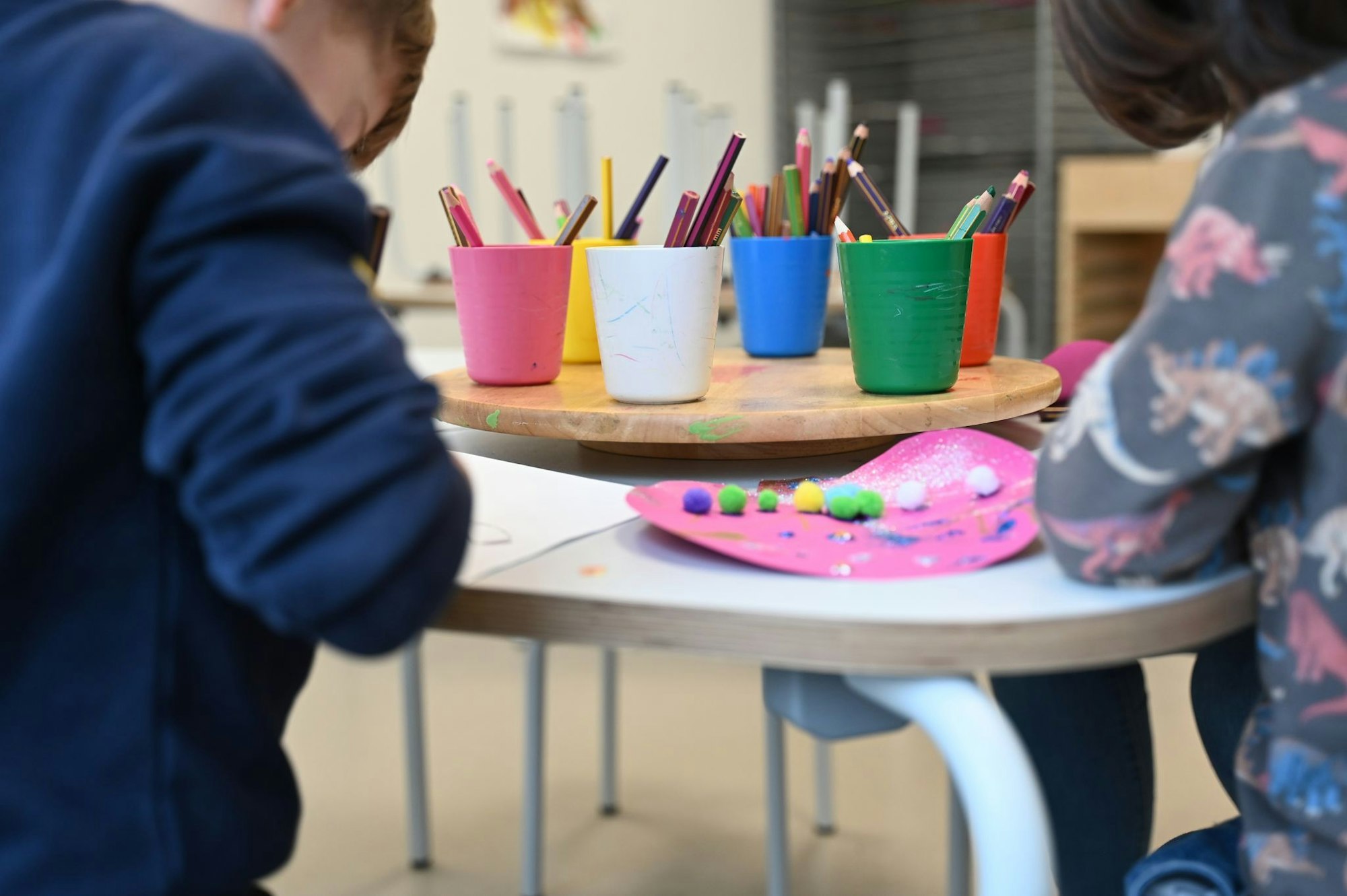 Ostdeutschland schneidet laut einer Studie bei der Kita-Fachkräftequote besser ab als die westdeutschen Bundesländer. (Archivbild)