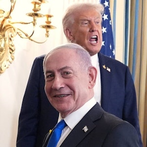 29.09.2025, USA, Washington: US-Präsident Donald Trump und der israelische Ministerpräsident Benjamin Netanjahu nehmen an einer Pressekonferenz im Weißen Haus teil. Foto: Evan Vucci/AP/dpa +++ dpa-Bildfunk +++