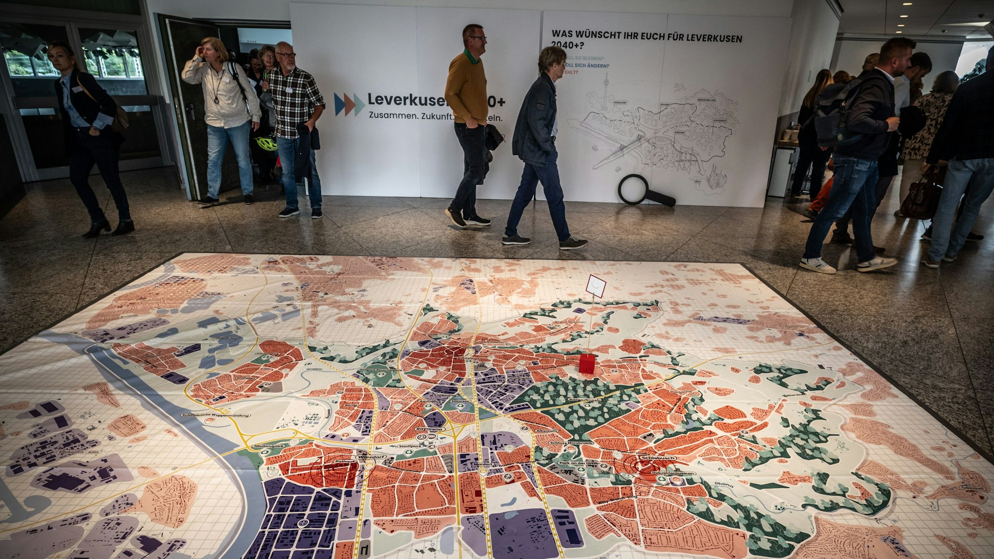 Zukunfts-Konferenz Leverkusen 2040+. Vortragssaal und Arbeitsräume