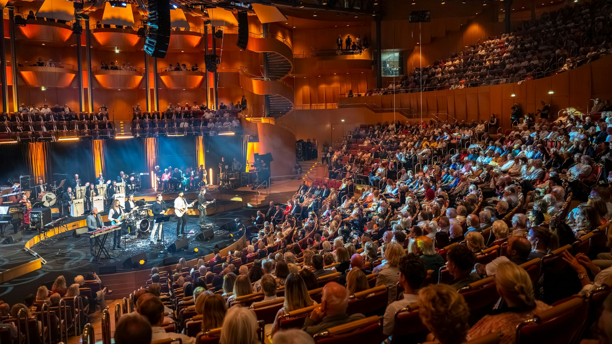 In der Kölner Philharmonie finden nicht nur klassische Konzerte statt. Im September 2025 gab es hier das Geburtstagskonzert für 100 Jahre Ludwig Sebus zu hören.