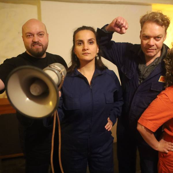 Baris Ar, Burçin Keskin, Richard Huck und Mirjam Radovic (v.l.) proben für das Musical „Baha und die wilden 70er“ über den Fordstreik von 1973.