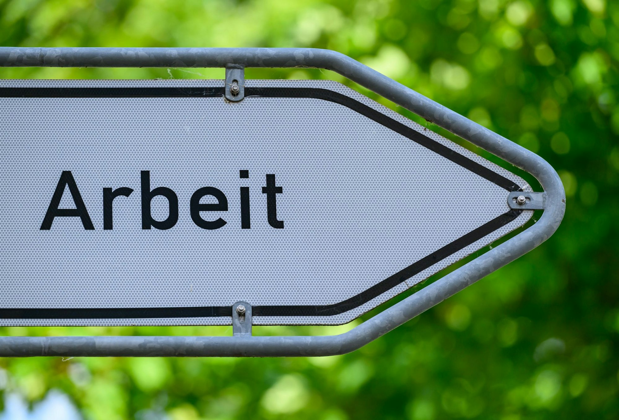 Die Zahl der Arbeitslosen in Deutschland ist im September wieder unter die Drei-Millionen-Grenze gesunken (Archivbild).