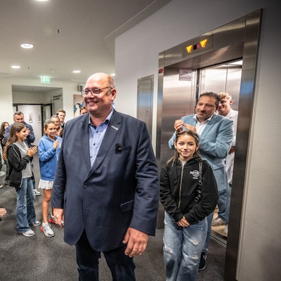 Freude am Stichwahlabend: Stefan Hebbels Arbeitsweg führt ab November jeden Tag in den fünften Stock des Rathauses.