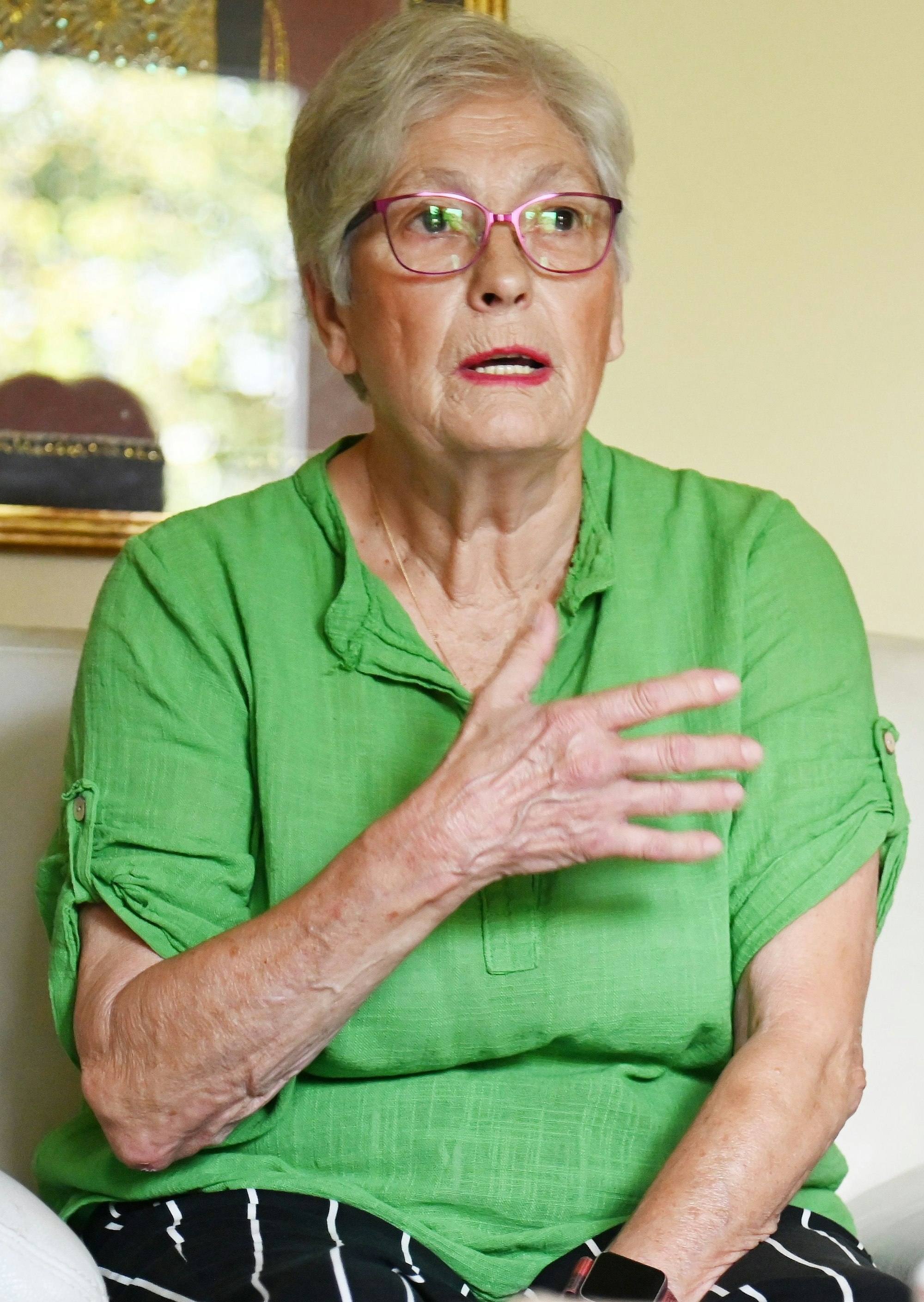 Karin ist Rentnerin. Sie hat 40 Jahre in der Pflege gearbeitet, meist Teilzeit wegen der Kinder. Jetzt ist sie altersarm.