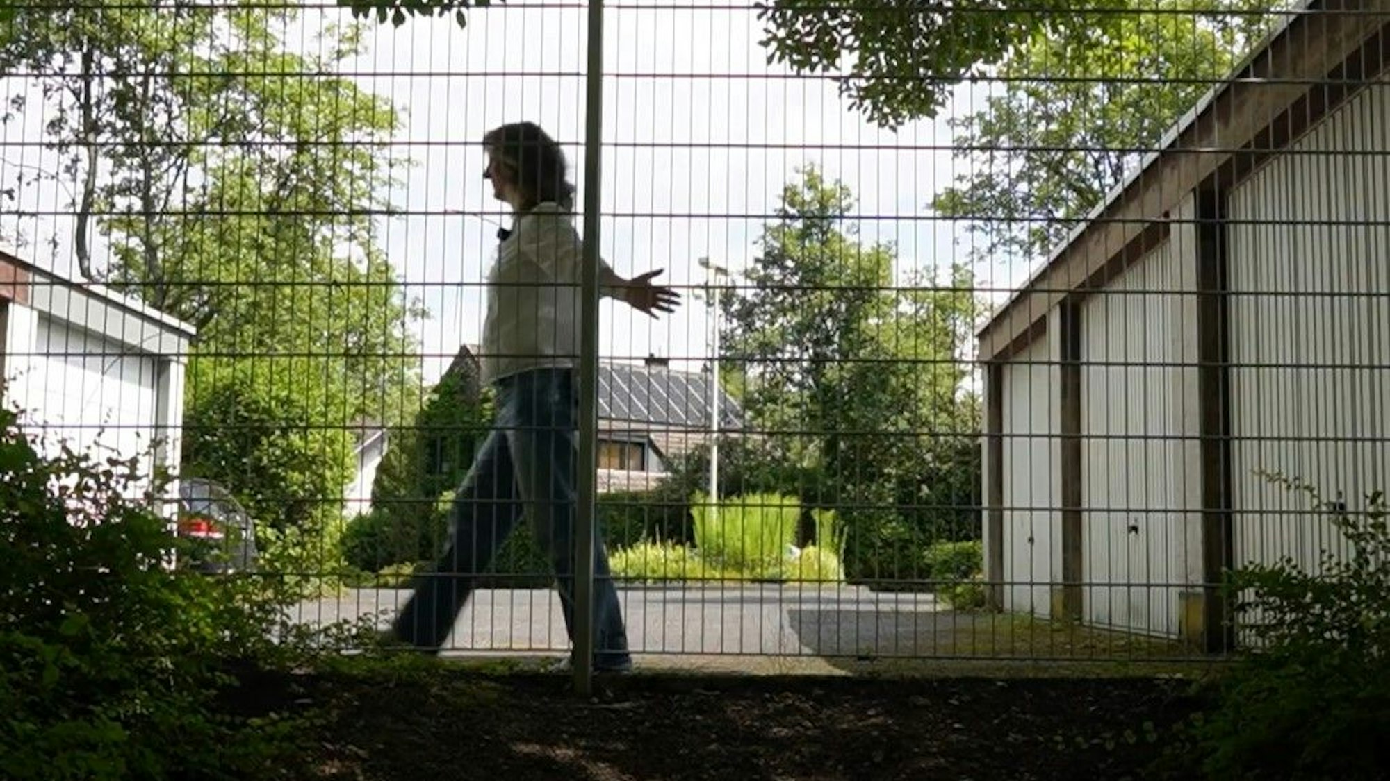 Die Stadt ließ einen Zaun errichten, um die Abkürzung zu versperren.