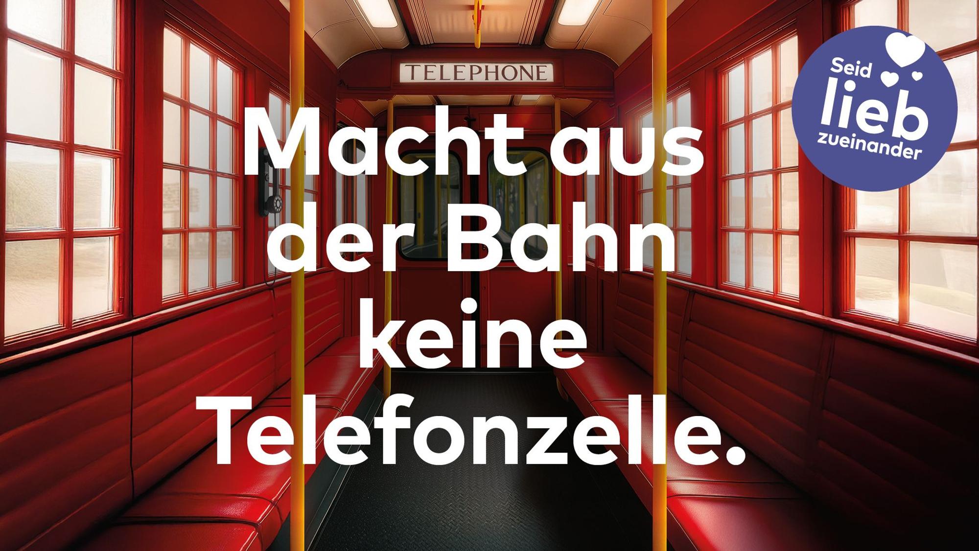 Im Hintergrund eines Straßenbahninnenraums ist eine britische Telefonzelle zu sehen, die signalisiert, dass Telefongespräche nur in gedämpfter Lautstärke geführt werden sollen.