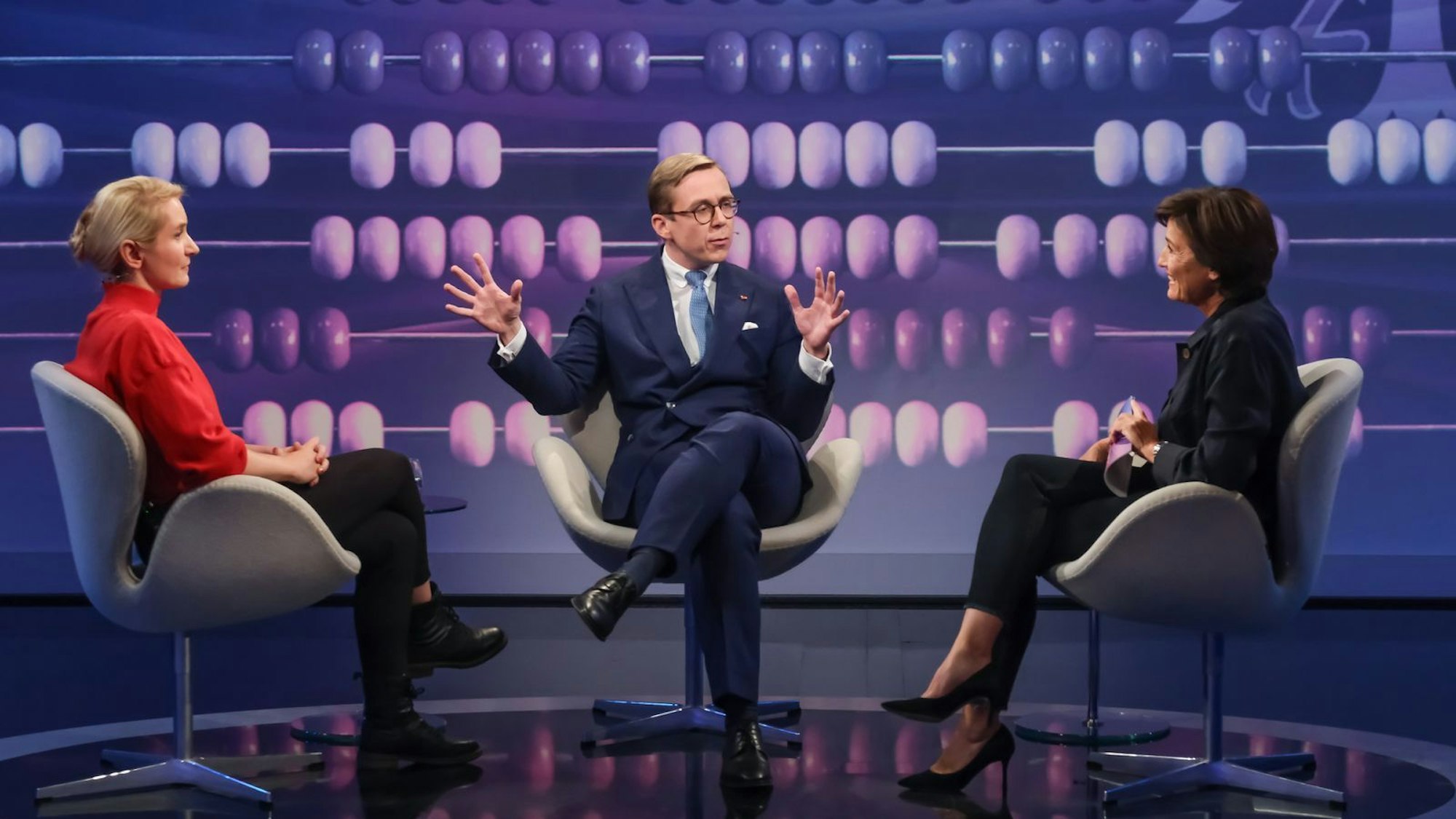 Philipp Amthor (CDU) und Ines Schwerdtner (Die Linke) waren sich bei „maischberger“ über viele Themen uneins. (Bild: WDR/ Oliver Ziebe)