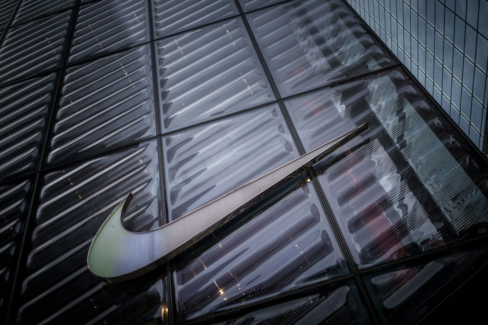 Das Nike-Geschäft erholt sich - doch die Belastung durch die US-Zölle wird größer. (Archivbild)
