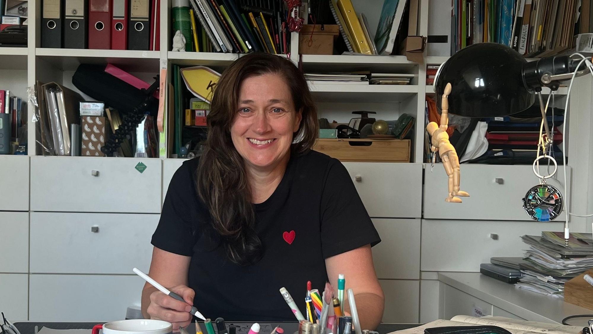 Ruth Hebler, preisgekrönte Kölner Cartoonistin, hat jetzt über 100 Köln-Cartoons in einem witzigen Buch versammelt.