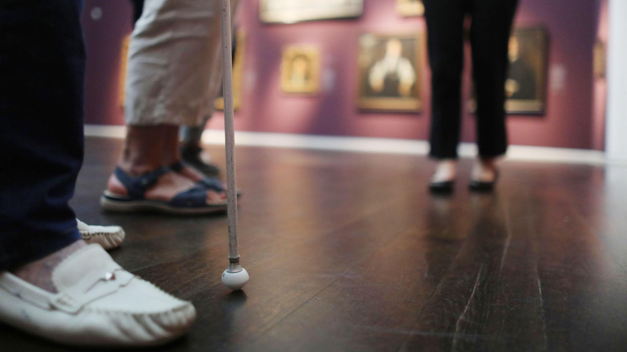 10.05.2022, Köln: Eine Führung im Wallraf-Richartz-Museum "Der intensive Blick auf die Kunst" für blinde und sehbehinderte Menschen. Foto: Arton Krasniqi