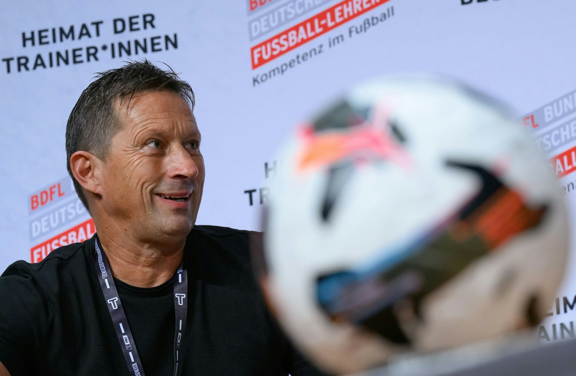 Er arbeitet nun neun Monate als Berater der japanischen Fußball-Liga.