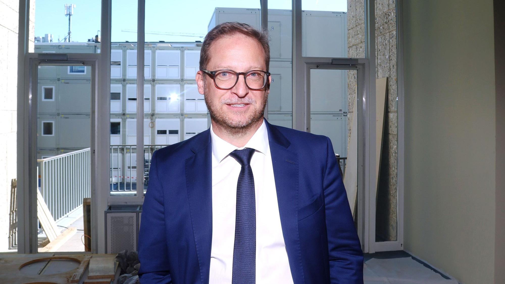 Der externe Projektleiter Jürgen Marc Volm in der Oper.