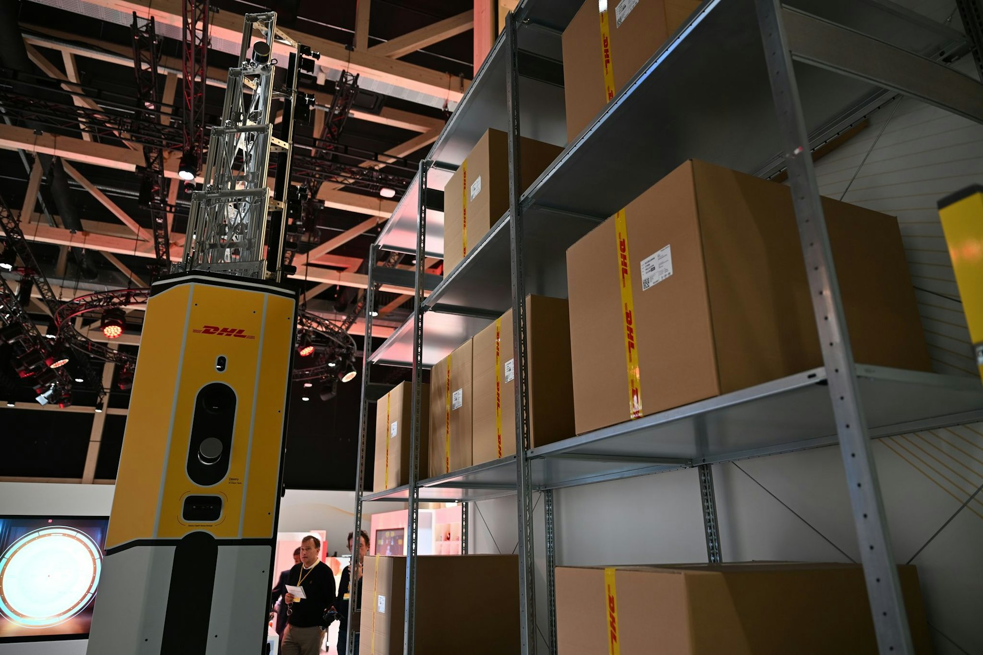 Der Logistikroboter DexoryView bei einer Vorführung im DHL-Innovationszentrum.
