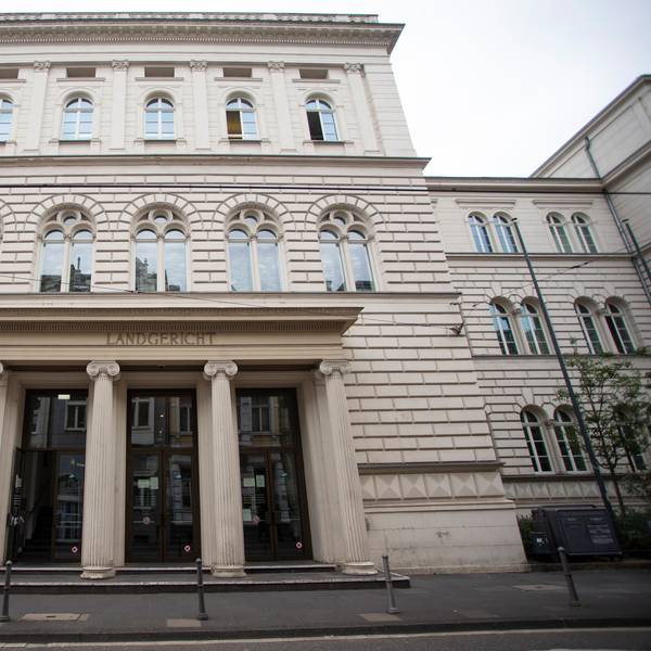 Das Bild zeigt die Fassade des Landgerichts in Bonn
