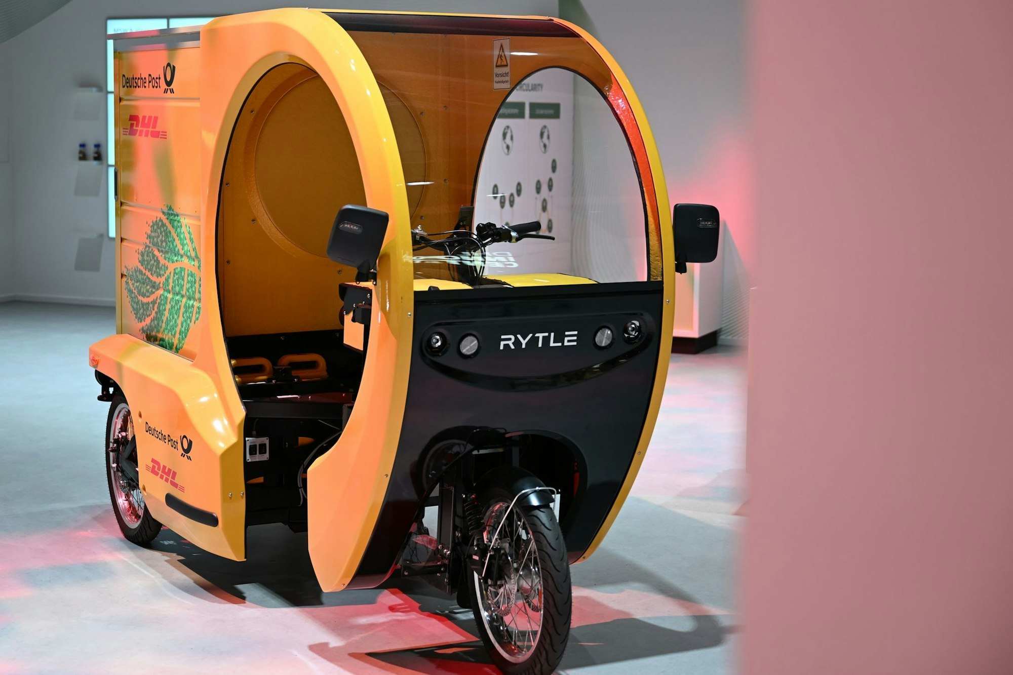 Cargobike der Bremer Firma Rytle, im Einsatz für DHL.