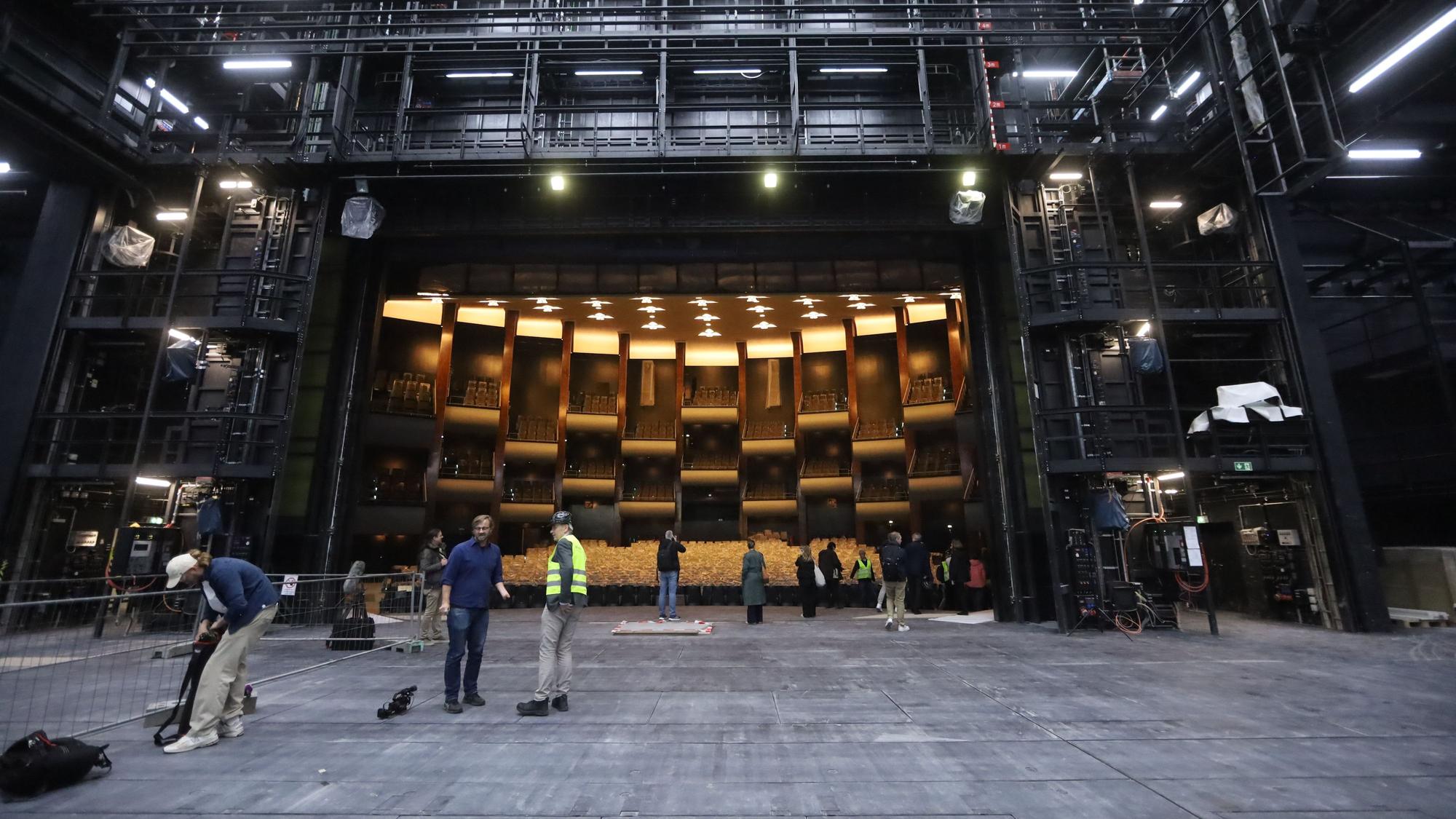 Der Opernsaal ist noch eine Baustelle.