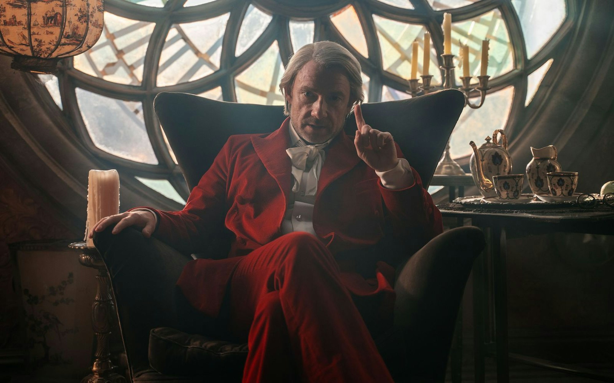 Martin Freeman verkörpert in „Momo“ den Hüter der Zeit, Meister Hora. (Bild: Constantin Film Distribution/Rat Pack Filmproduktion/Ivan Sardi )