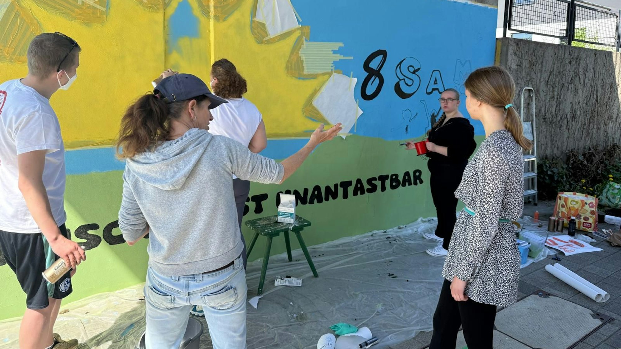 Ute Stedtfeld hat die Entstehung eines Wandbildes an der Rathausallee begleitet.