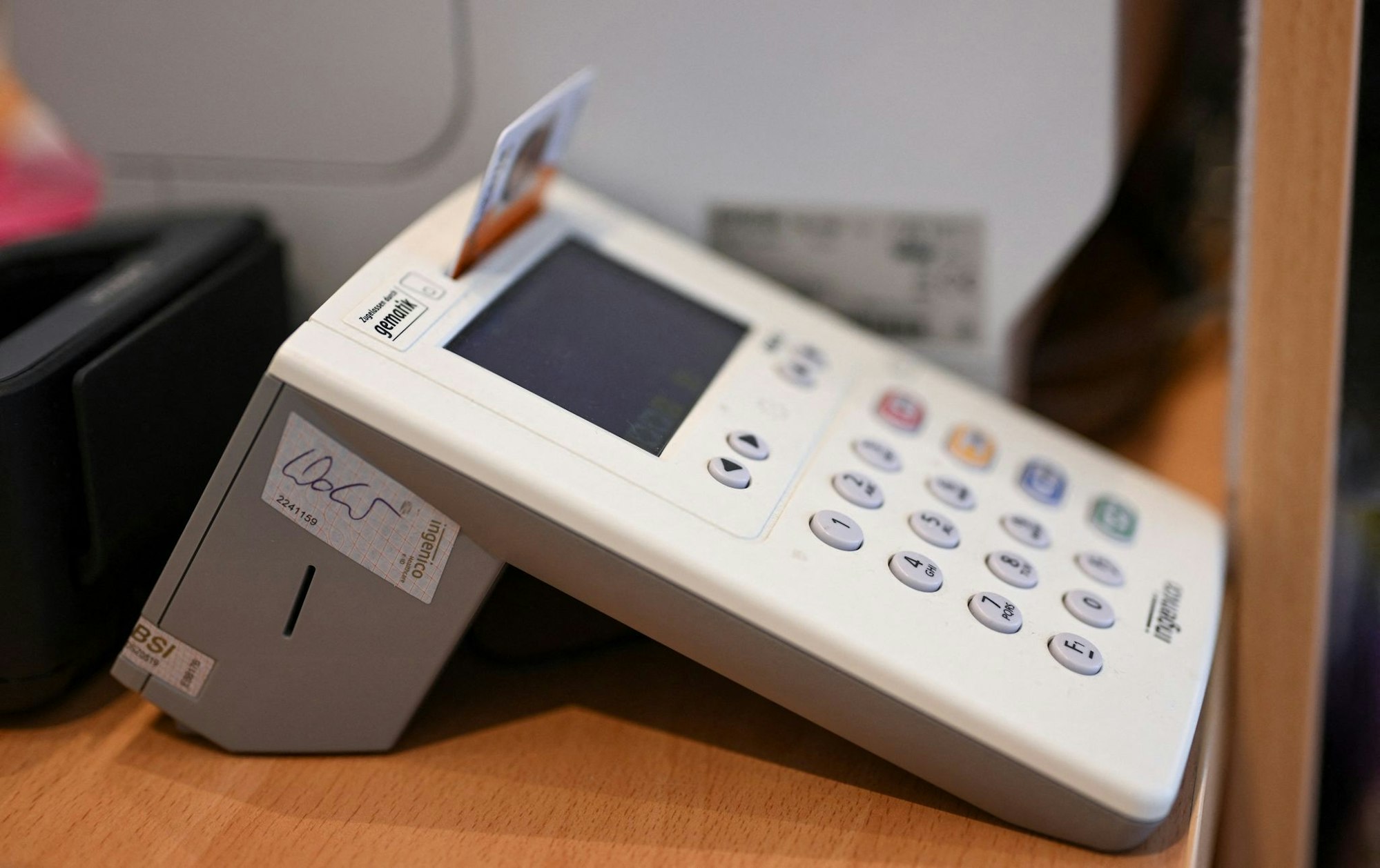 Mit dem Einstecken der Versichertenkarte wird ein Zugriffsrecht auf die E-Akte gegeben. (Archivbild)