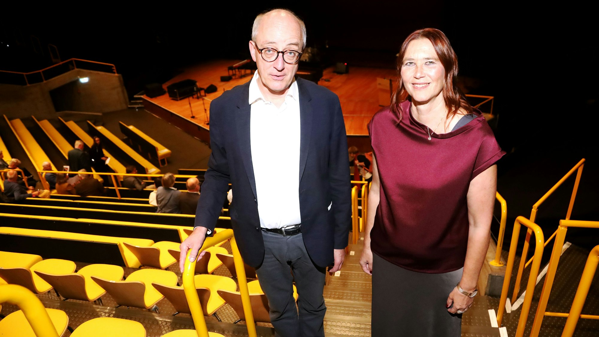 Andrea Raabe, die neue Rektorin der Kölner Hochschule für Musik und Tanz, mit ihrem Amtsvorgänger Tilmann Claus.