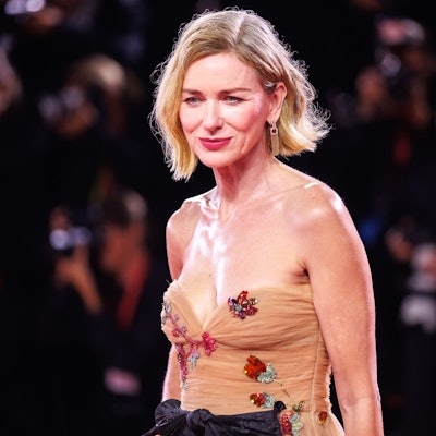 US-Schauspielerin Naomi Watts hat gerade ein Buch über ihre Wechseljahre veröffentlicht.