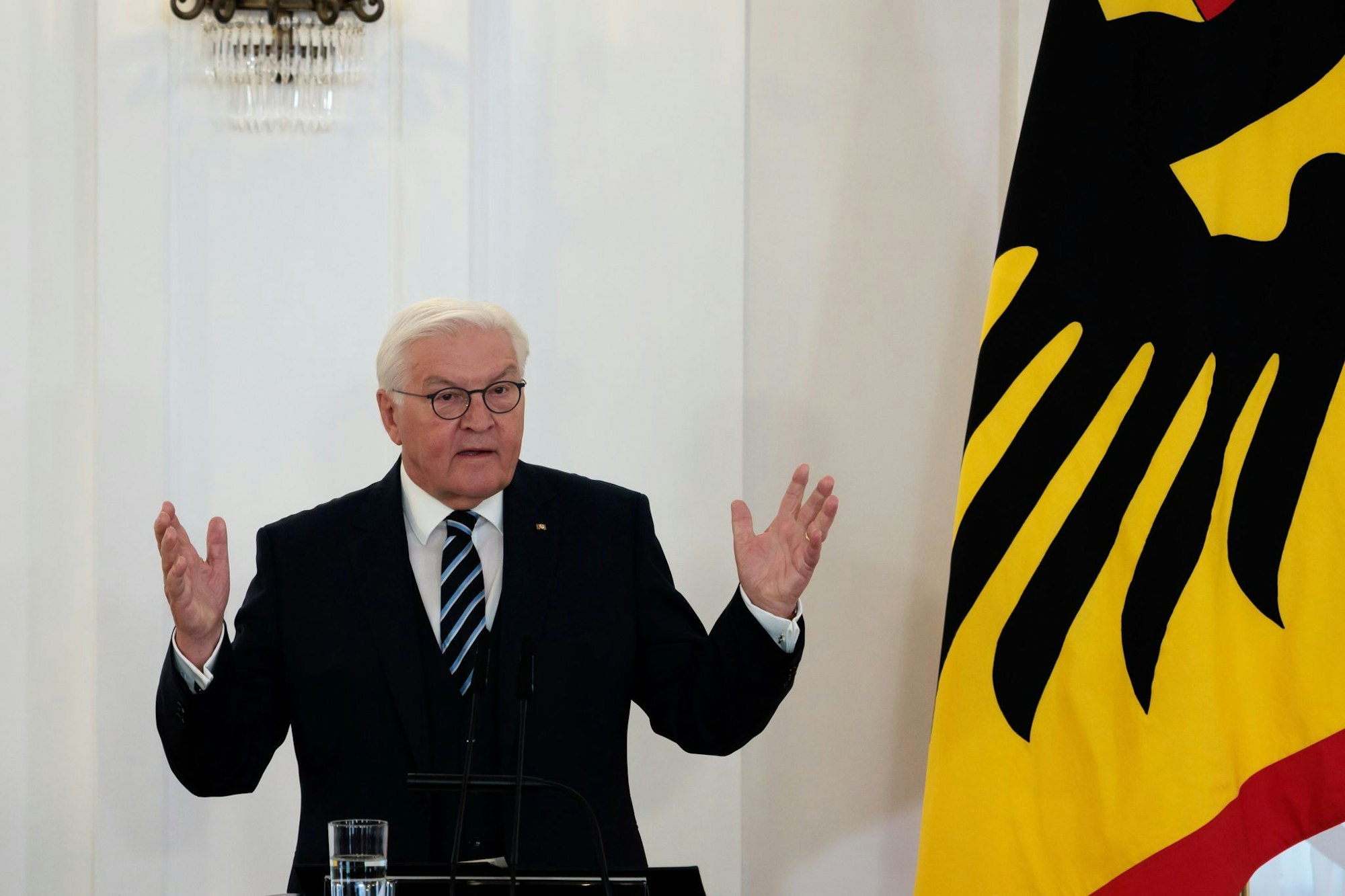 Kurz vor dem 35. Jahrestag der Deutschen Einheit richtet der Bundespräsident eine Mahnung an alle in Ost und West.