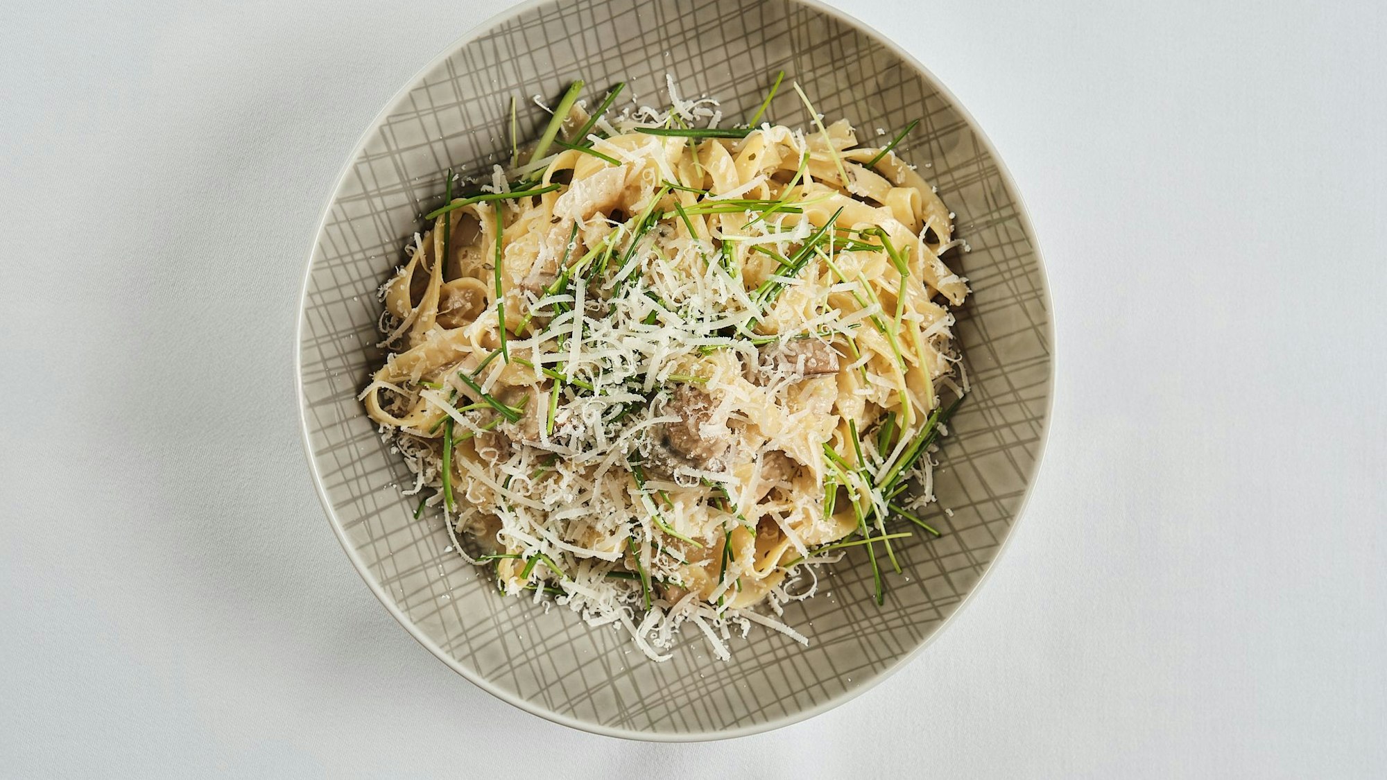 Eine köstliche Herbst-Variante, die Steinpilz-Pasta von Spitzenkoch Maximilian Lorenz