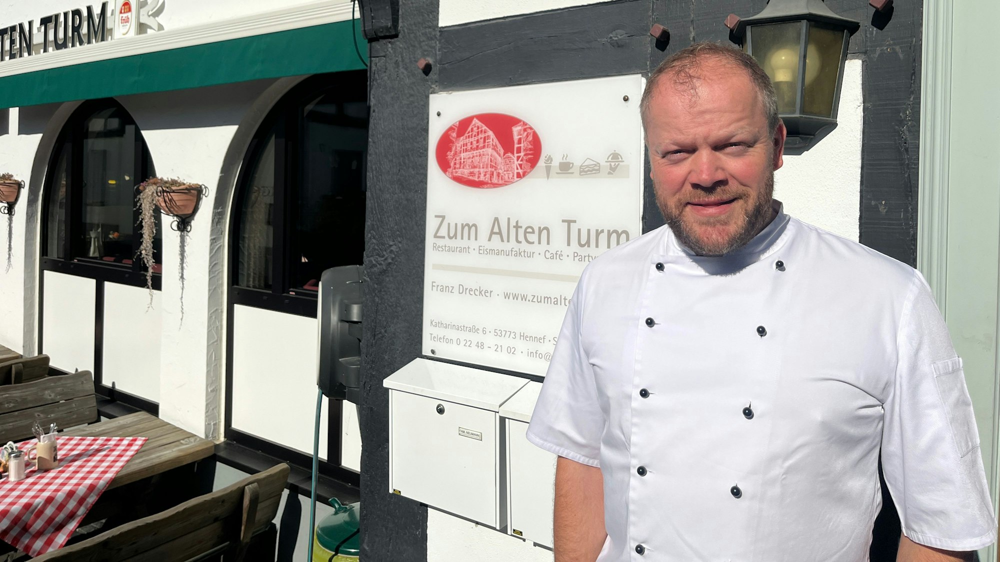 Franz Drecker macht weiter in der Gaststätte „Zum Alten Turm“, den Verkauf hat er aufgegeben.