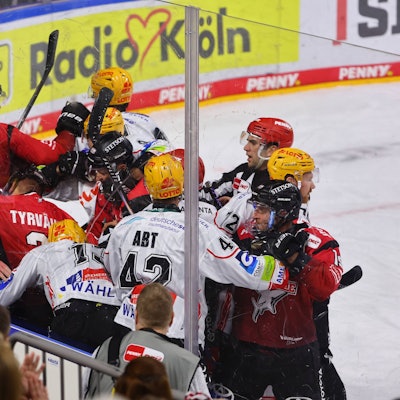 Die Kölner Haie haben die Fischtown Pinguins am Donnerstag klar geschlagen.