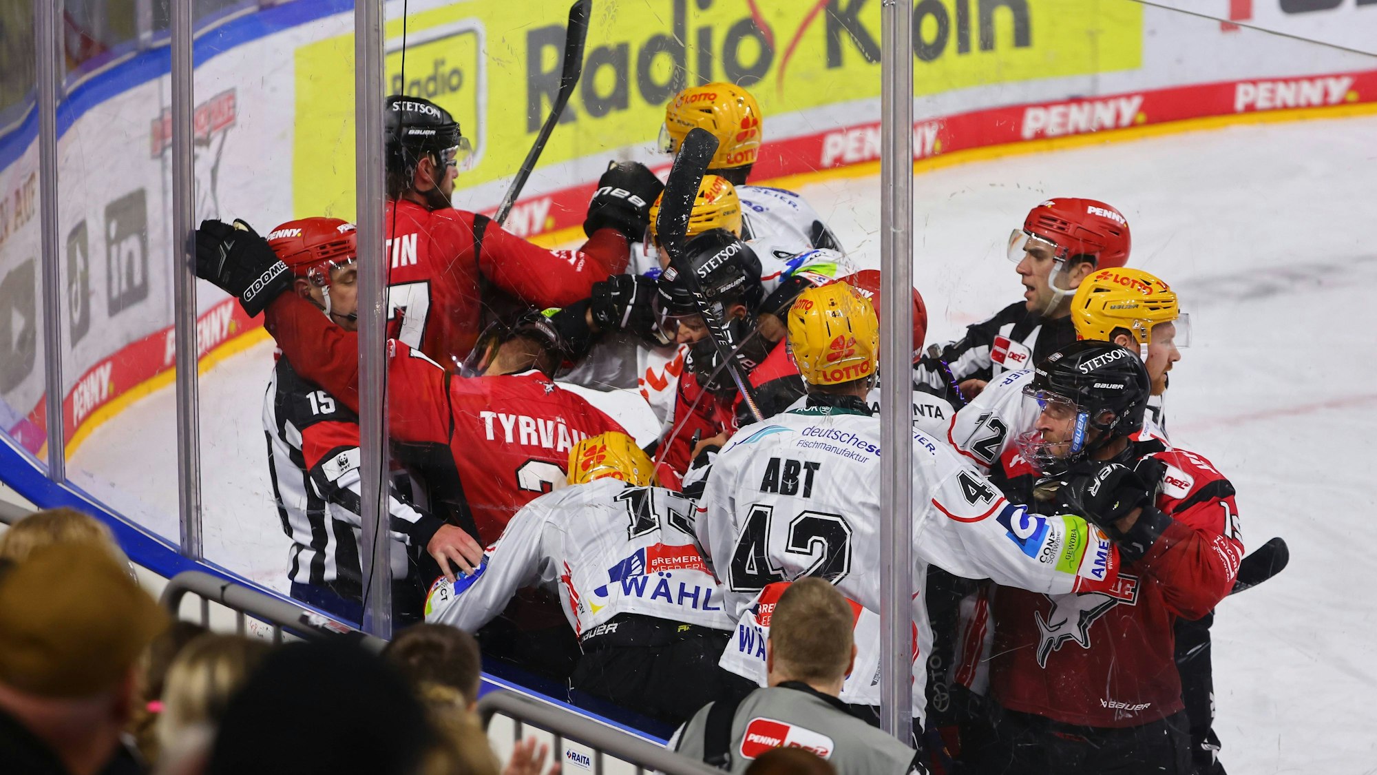 Die Kölner Haie haben die Fischtown Pinguins am Donnerstag klar geschlagen.