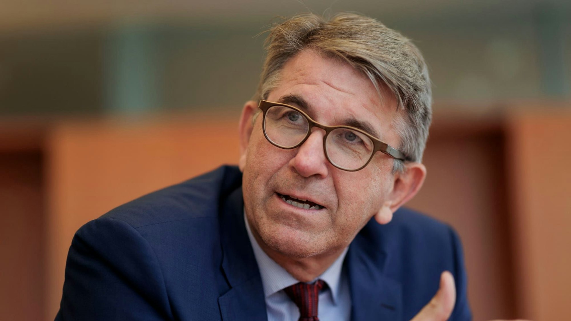 „Wenn politische und mediale Macht sich so verbrüdern, sind wir verloren“: Wolfram Weimer, Staatsminister für Kultur und Medien, im Bundeskanzleramt. Kira Hofmann